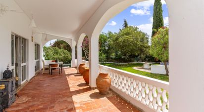 Maison traditionnelle T4 à Alcantarilha e Pera de 236 m²