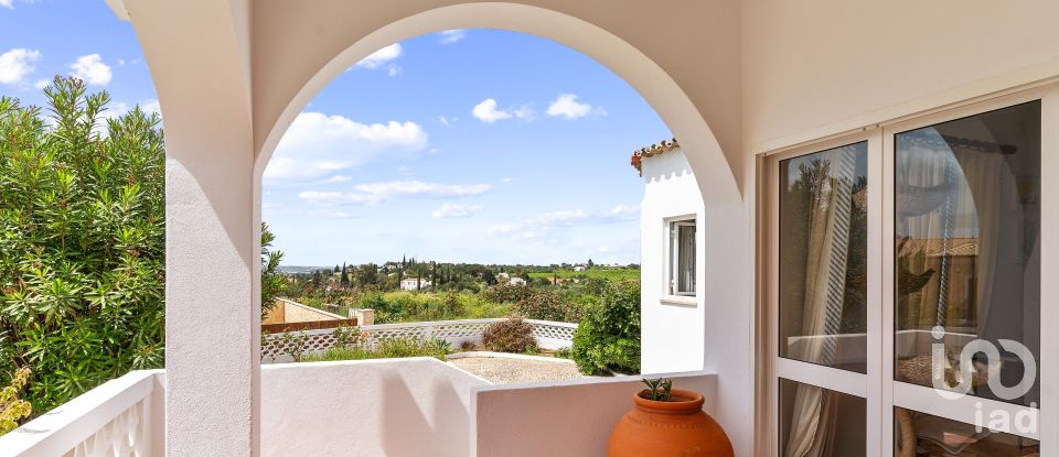 Casa tradicional T4 em Alcantarilha e Pera de 236 m²