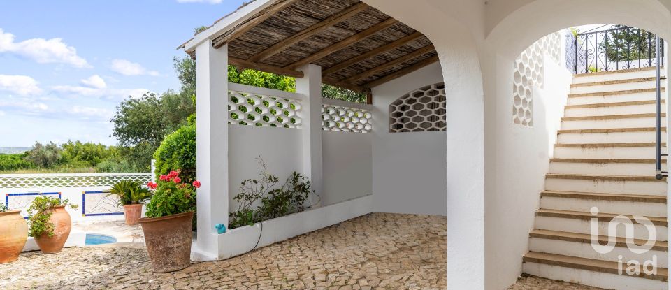 Casa tradicional T4 em Alcantarilha e Pera de 236 m²