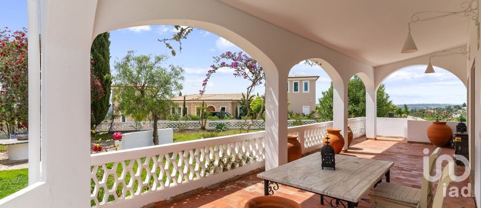 Casa tradicional T4 em Alcantarilha e Pera de 236 m²