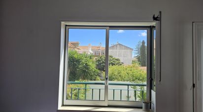 Apartment T2 in Carcavelos e Parede of 81 m²