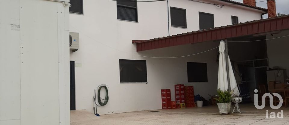 Loja / Estabelecimento Comercial em Lagoaça e Fornos de 280 m²