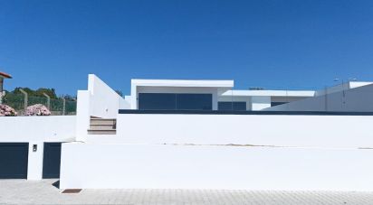 Casa T3 em Atouguia da Baleia de 205 m²