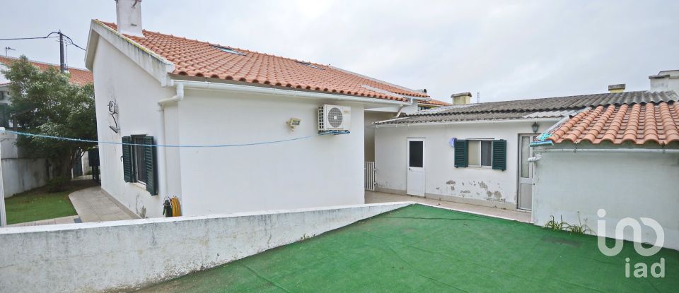 Lodge T4 in Charneca De Caparica E Sobreda of 130 m²