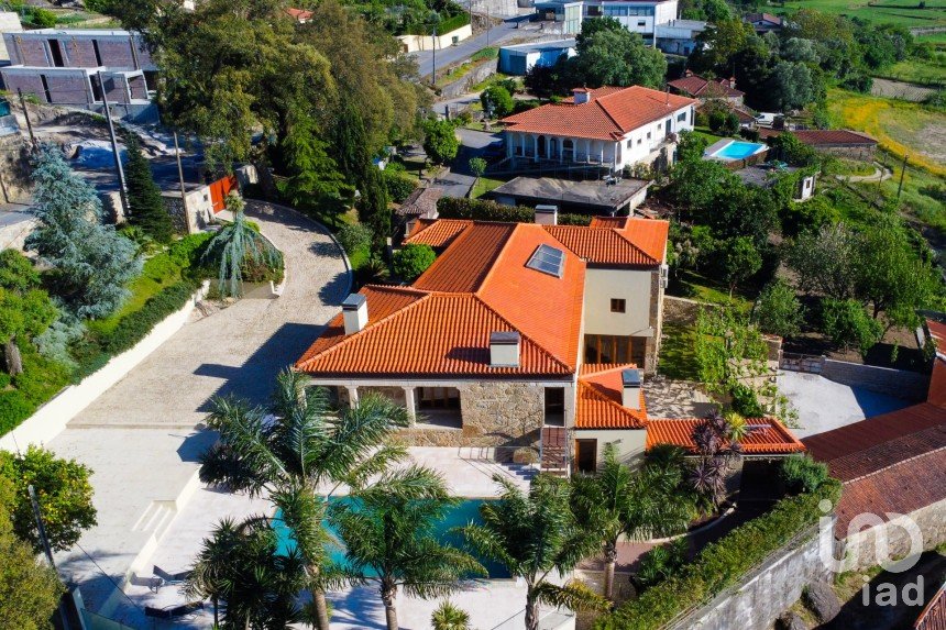 Casa T4 em Airó de 452 m²