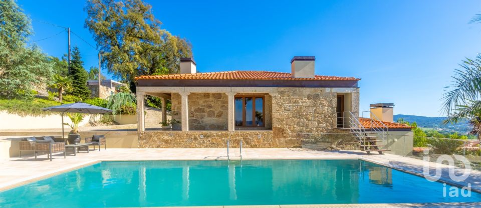 Casa T4 em Airó de 452 m²