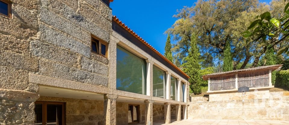 Casa T4 em Airó de 452 m²