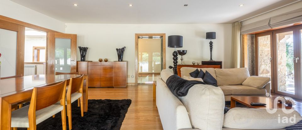 Casa T4 em Airó de 452 m²