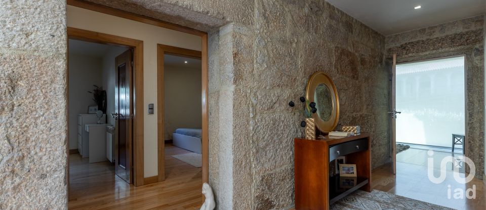 Casa T4 em Airó de 452 m²