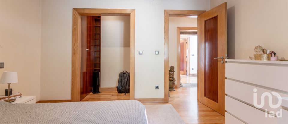 Casa T4 em Airó de 452 m²