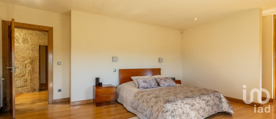 Casa T4 em Airó de 452 m²