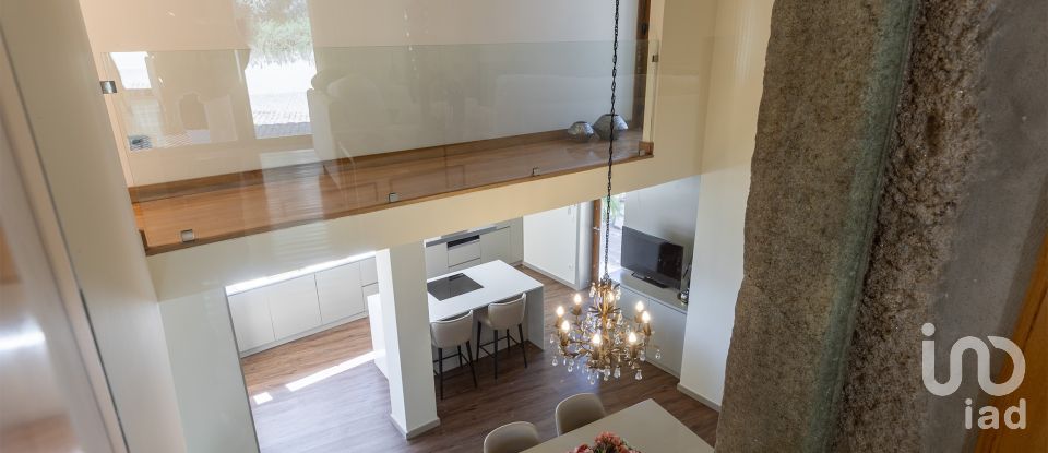 Casa T4 em Airó de 452 m²