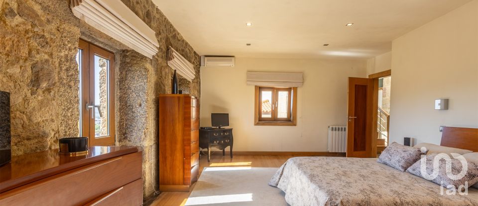 Casa T4 em Airó de 452 m²