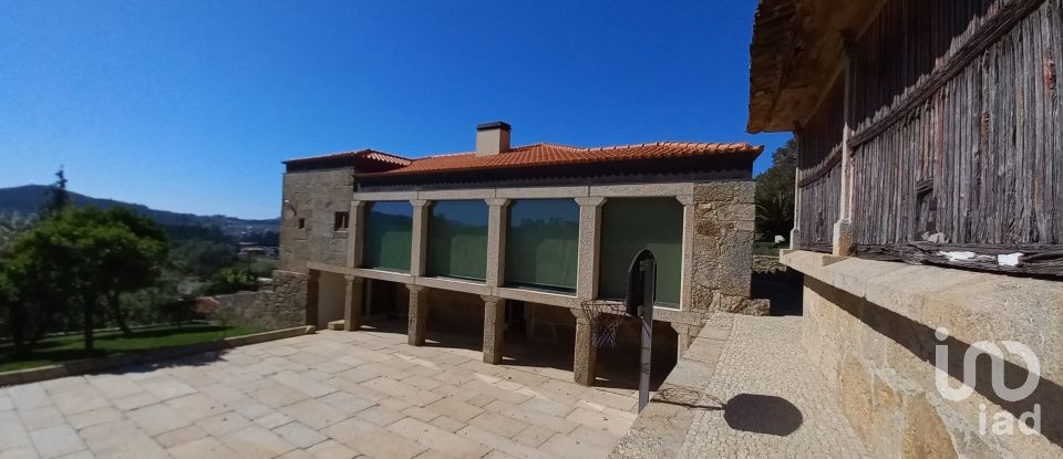 Casa T4 em Airó de 452 m²