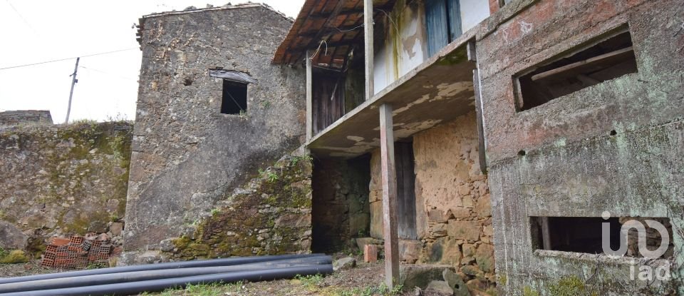 Maison de village T4 à Vila Nova de 240 m²