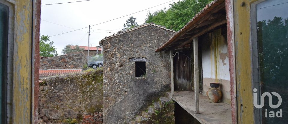 Maison de village T4 à Vila Nova de 240 m²