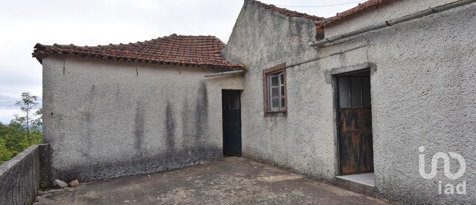 Maison de village T4 à Vila Nova de 240 m²