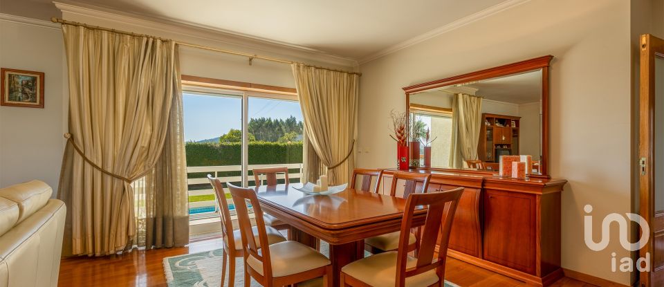 Moradia T5 em Barcelos, Vila Boa e Vila Frescainha (São Martinho e São Pedro) de 316 m²