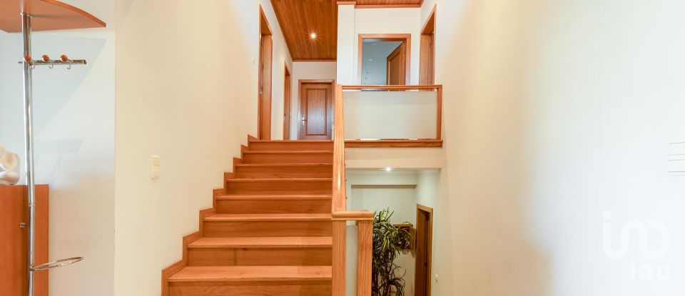 Moradia T5 em Barcelos, Vila Boa e Vila Frescainha (São Martinho e São Pedro) de 316 m²