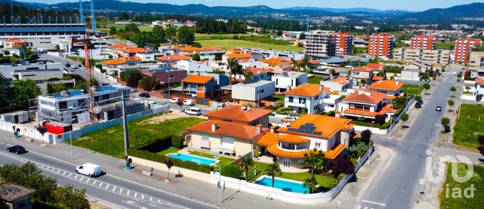 Moradia T5 em Barcelos, Vila Boa e Vila Frescainha (São Martinho e São Pedro) de 316 m²