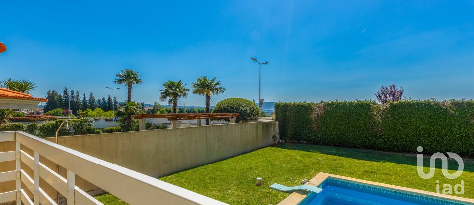 Moradia T5 em Barcelos, Vila Boa e Vila Frescainha (São Martinho e São Pedro) de 316 m²