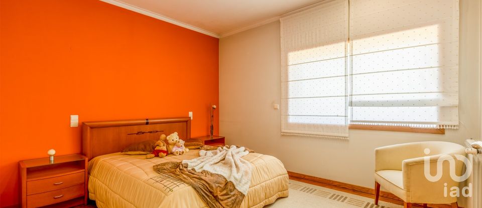 Moradia T5 em Barcelos, Vila Boa e Vila Frescainha (São Martinho e São Pedro) de 316 m²