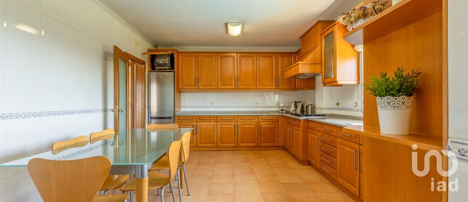 Moradia T5 em Barcelos, Vila Boa e Vila Frescainha (São Martinho e São Pedro) de 316 m²