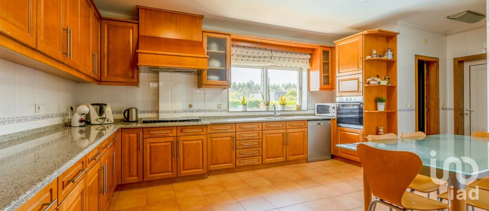 Moradia T5 em Barcelos, Vila Boa e Vila Frescainha (São Martinho e São Pedro) de 316 m²