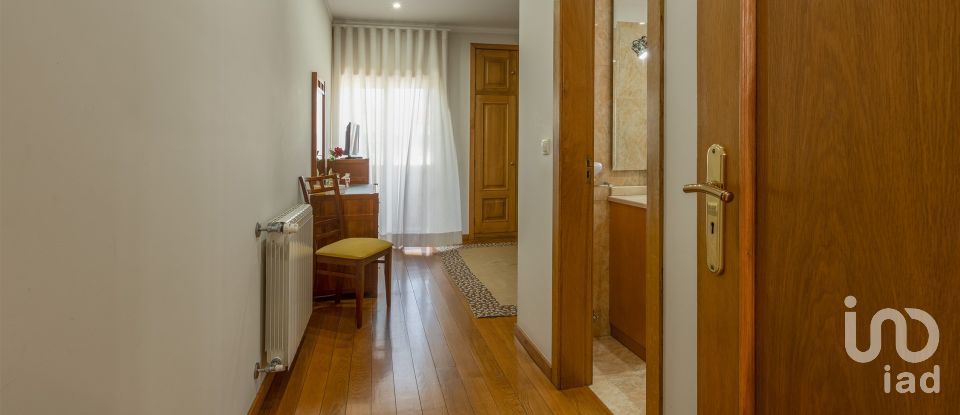 Moradia T5 em Barcelos, Vila Boa e Vila Frescainha (São Martinho e São Pedro) de 316 m²