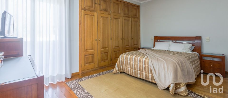 Moradia T5 em Barcelos, Vila Boa e Vila Frescainha (São Martinho e São Pedro) de 316 m²