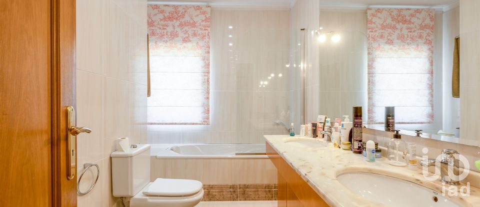 Moradia T5 em Barcelos, Vila Boa e Vila Frescainha (São Martinho e São Pedro) de 316 m²