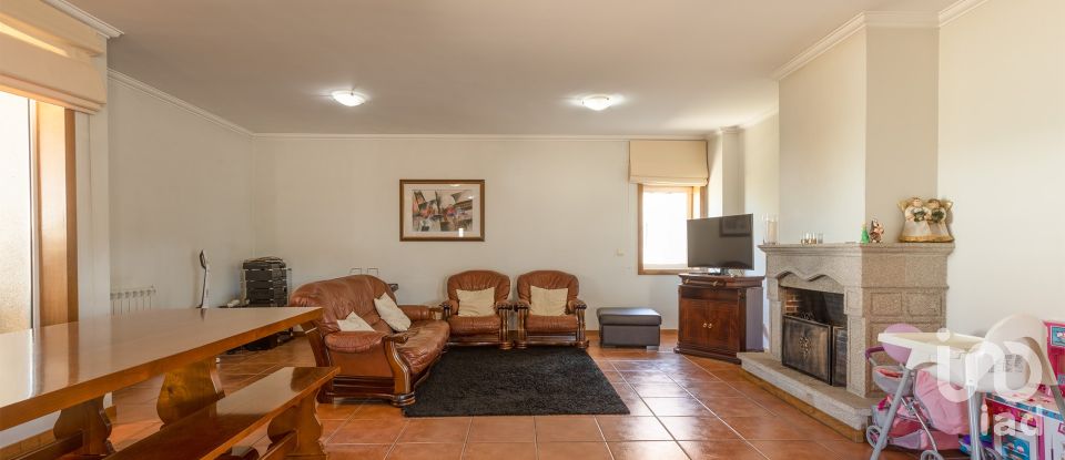 Moradia T5 em Barcelos, Vila Boa e Vila Frescainha (São Martinho e São Pedro) de 316 m²