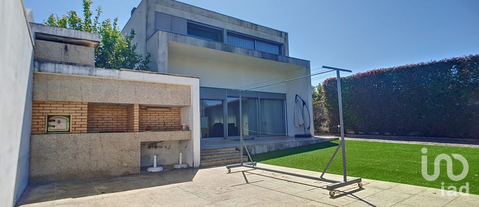 Mansion T5 in Santa Maria da Feira, Travanca, Sanfins e Espargo of 477 m²