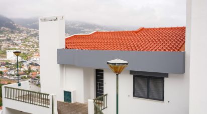 Apartment T2 in Santo António of 91 m²