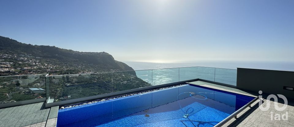 House T2 in Arco da Calheta of 146 m²