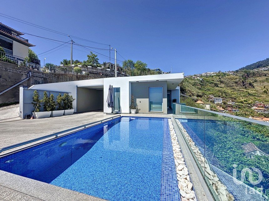 House T2 in Arco da Calheta of 146 m²