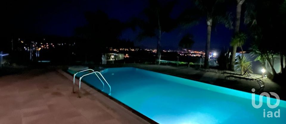 Casa T4 em Airó de 452 m²