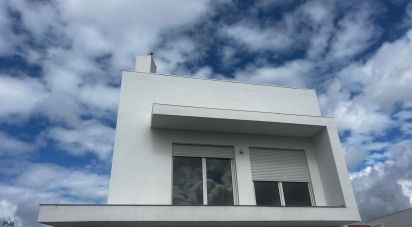 Maison T3 à São Domingos de Rana de 125 m²