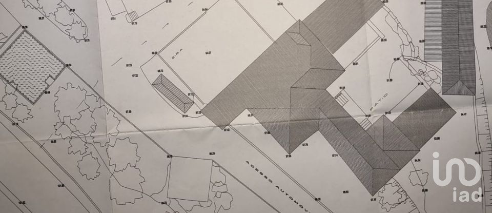 Casa T4 em Airó de 452 m²