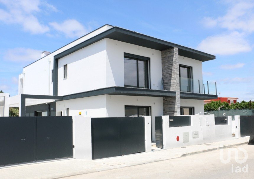 Maison T3 à Fernão Ferro de 162 m²