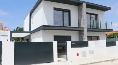 Maison T3 à Fernão Ferro de 162 m²