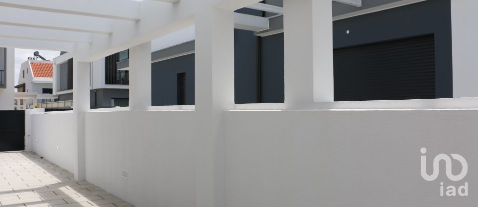 Maison T3 à Fernão Ferro de 162 m²