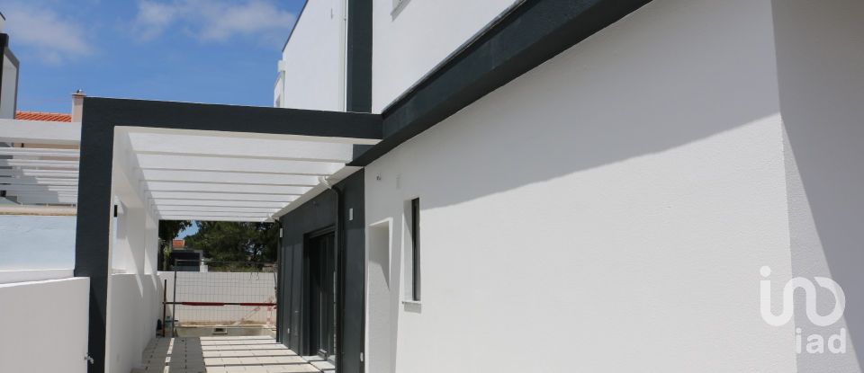 Maison T3 à Fernão Ferro de 162 m²