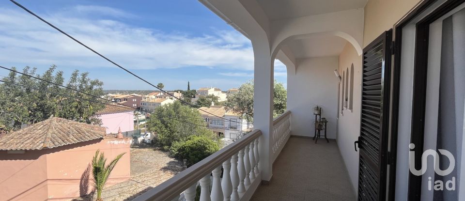 Maison traditionnelle T3 à Algoz e Tunes de 175 m²