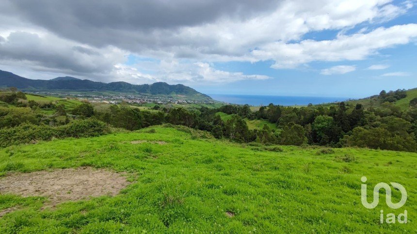 Terrain à Povoação de 142 408 m²