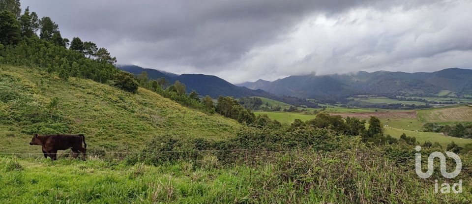 Terrain à Povoação de 142 408 m²