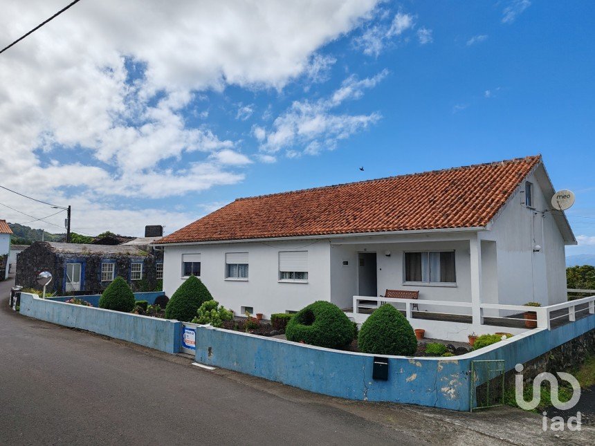 Lodge T3 in Ribeirinha of 374 m²