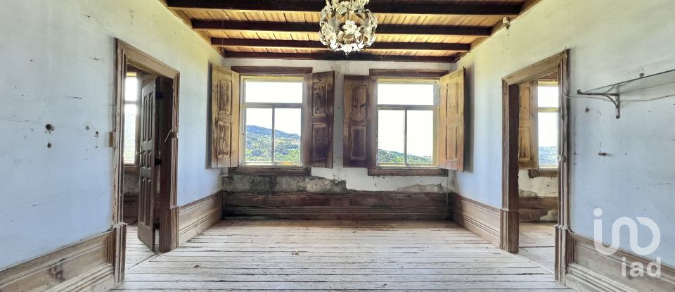 Farm T5 in Oliveira do Douro of 292 m²