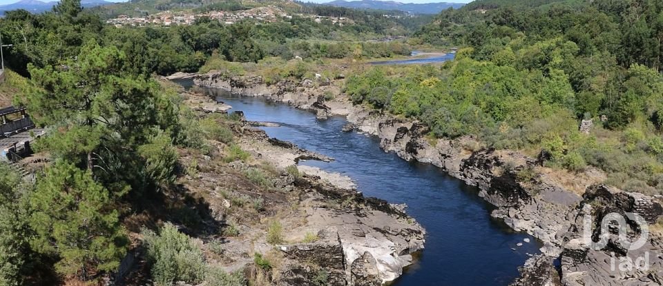 Land in Vila e Roussas of 716 m²