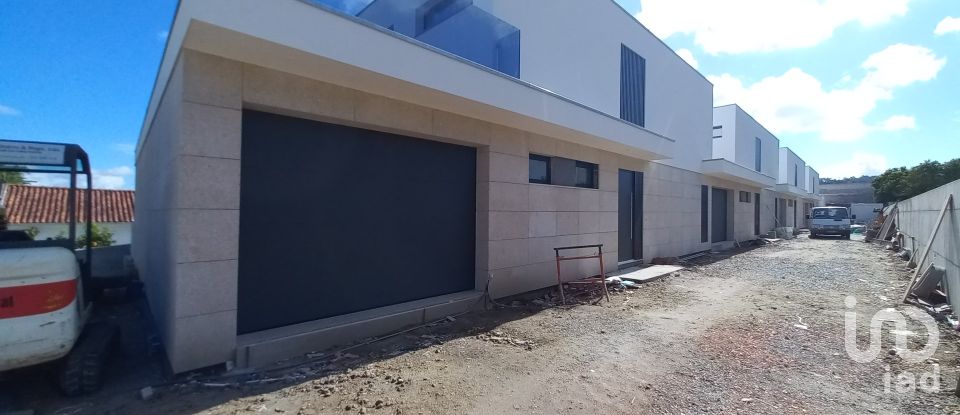 Maison T3 à Abade de Neiva de 308 m²